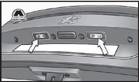 Замена лампы в фонаре регистрационного знака Peugeot 308
